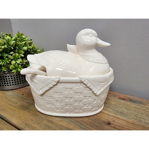 Vintage Ceramic lidded Duck on a Basket Soup Tureen Gravy Boat with ladle - Picture 4 of 10